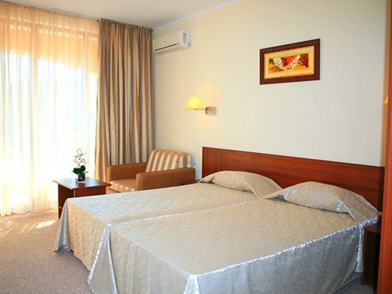 Hotel Central Golden Sands Exterior photo