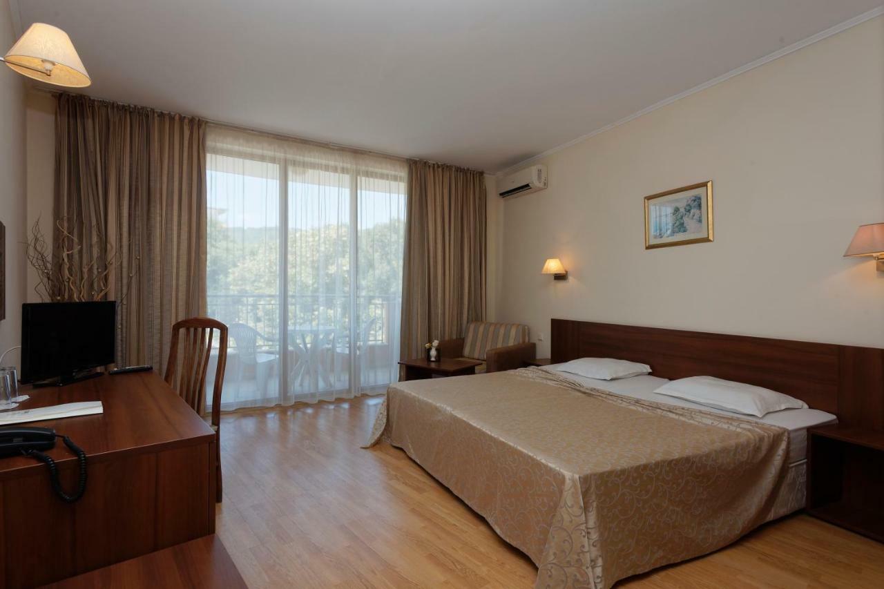Hotel Central Golden Sands Exterior photo
