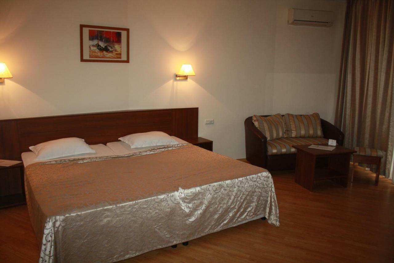 Hotel Central Golden Sands Exterior photo